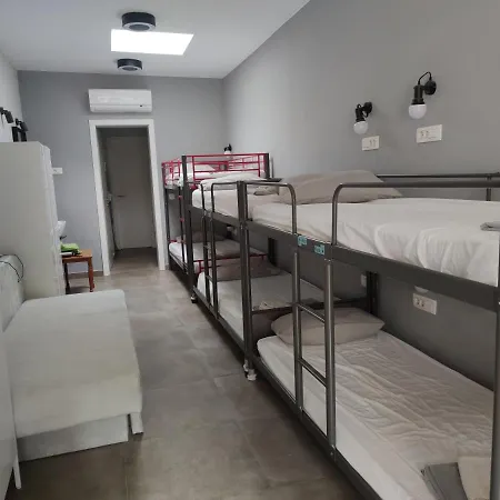Subtub Hostel *