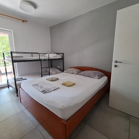 Subtub Hostel Makarska