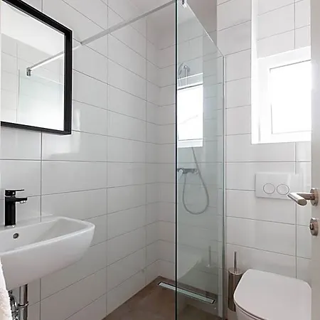 Hostel Subtub Μακάρσκα