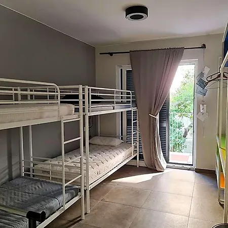 Subtub Hostel *